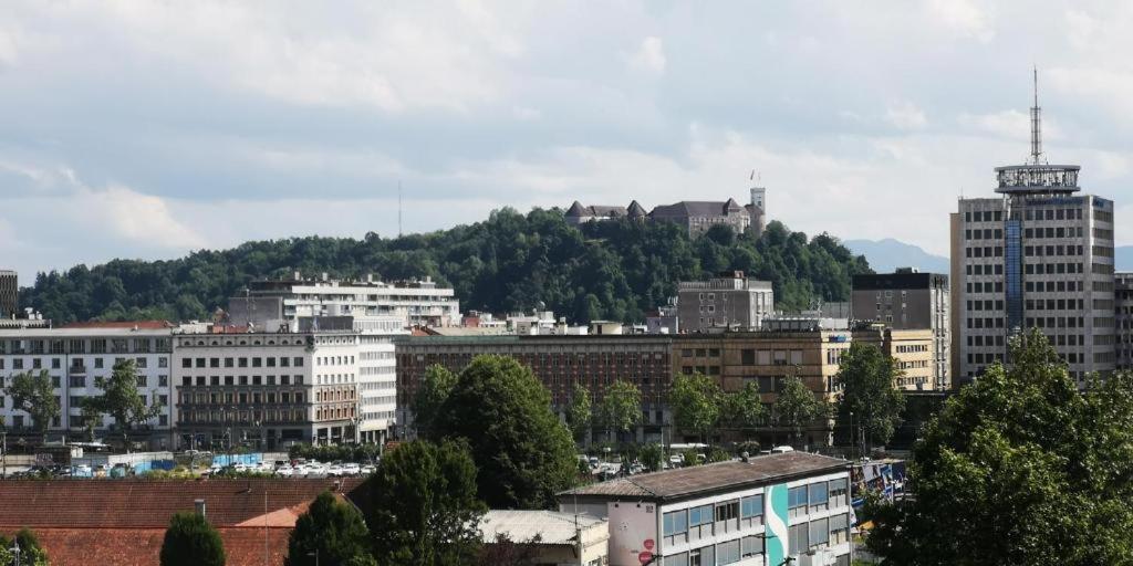 Corner Tower // Prijetno Stanovanje Za 4 Osebe + Free Parking Ljubljana Ngoại thất bức ảnh